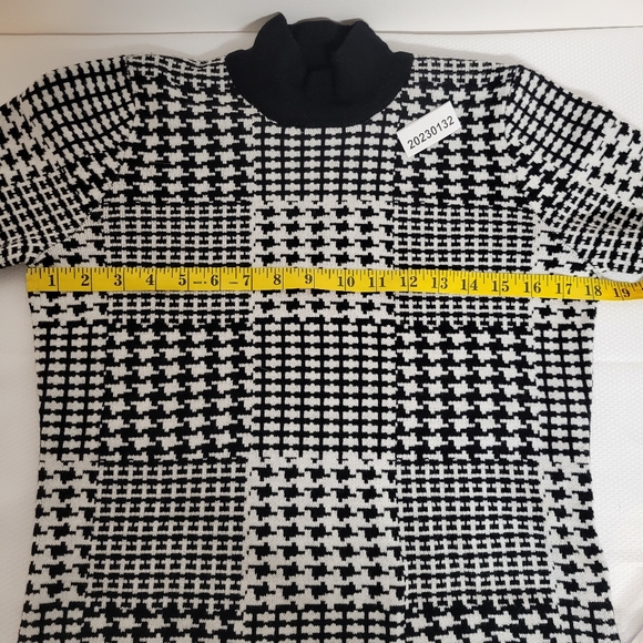 JOSEPH A ,Black and white  turtleneck  Sweater size small - Picture 7 of 8